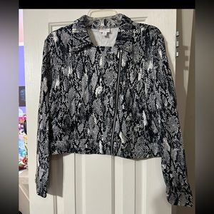 lularoe presley motorcycle jacket animal print snakeskin print black/white NWOT
